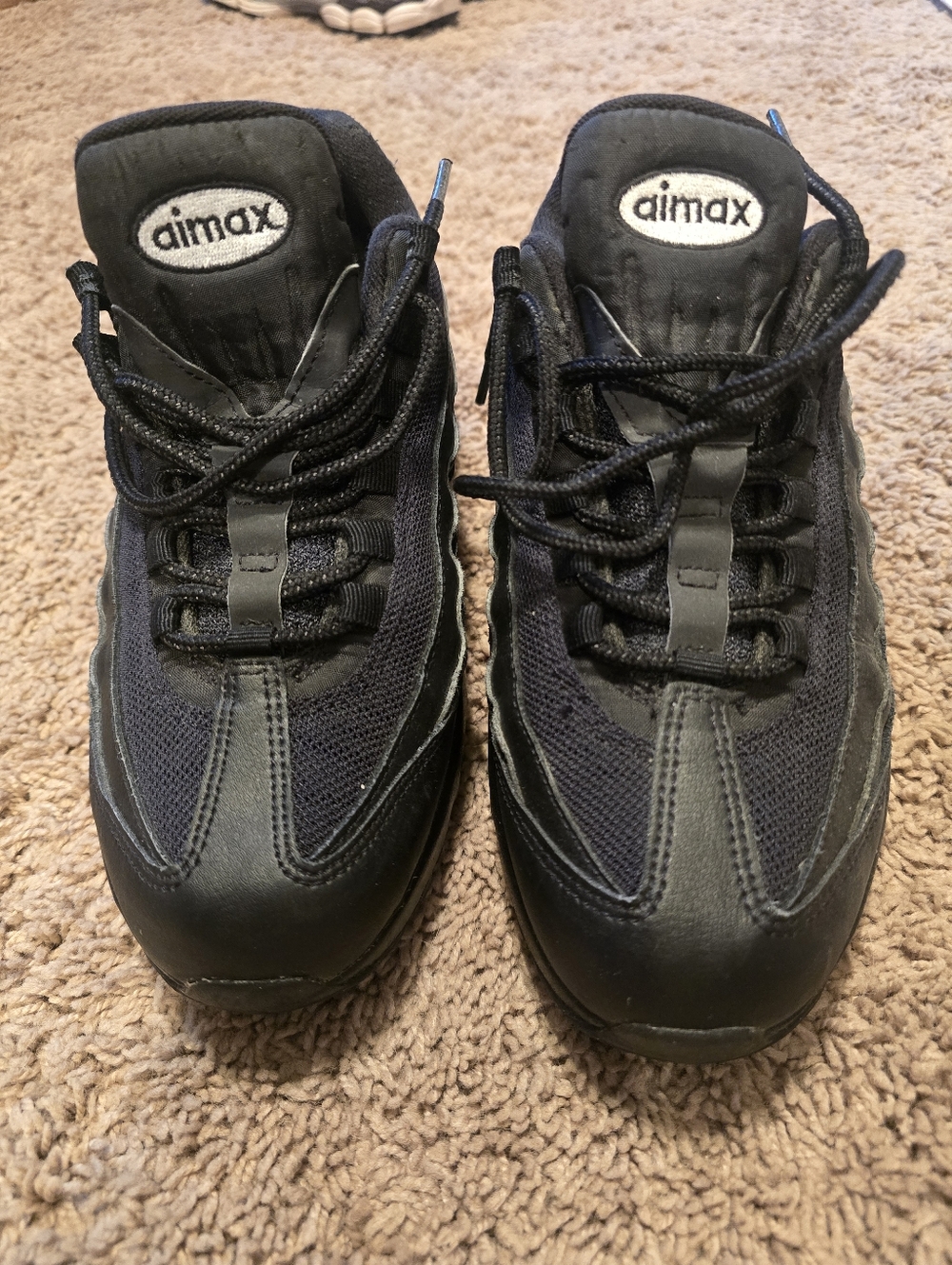 Nike Air Max 95 Essential “Triple Black” (Cj3906-001) Youth Size 7/Womens 8.5 - Picture 2 of 9